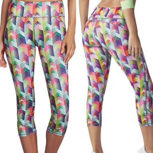 Fabletics NEW Womens Size XS Lima Capri Leggings Max Compression Geometric Print